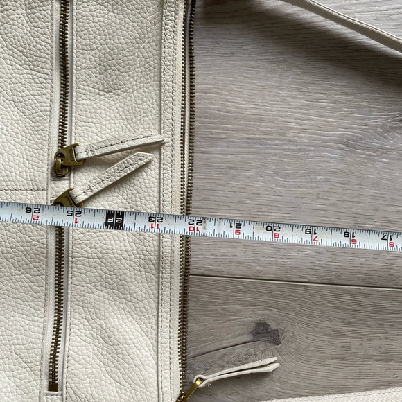 Like New! Fossil White Crossbody Bag - Picture 13 of 16